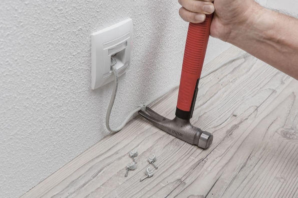 Afbeelding - https-www-ez-catalog-nl-Asset-045665011b354650be0e2b27340ef68e-ImageFullSize-Anw-SB846300E-Elektrikerhammer-01-jpg